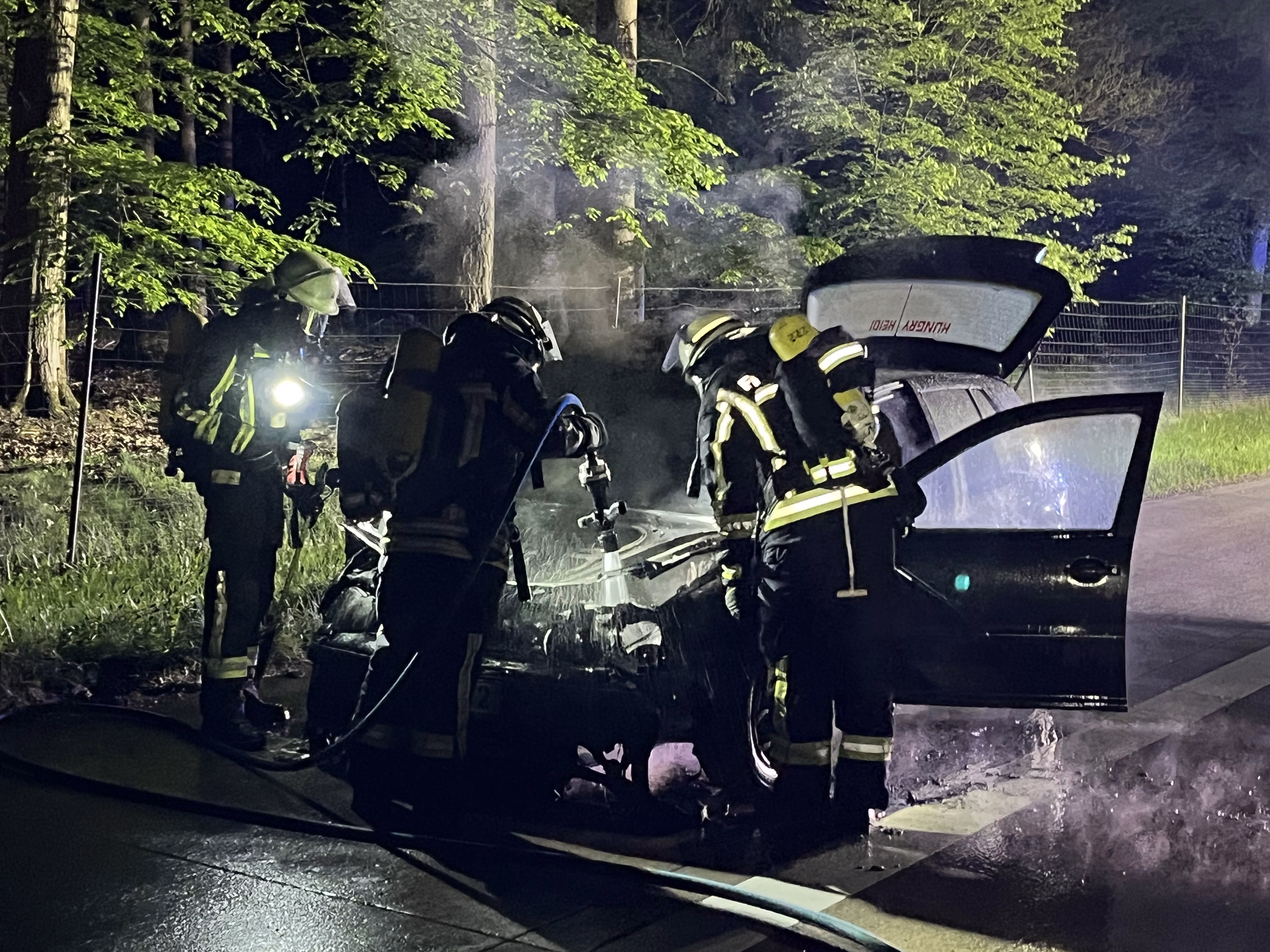#EinsatzFFW 19 🚒🚨 09.05.2026 ⏰ 23:28 Uhr | 📟 FEU K 00, PKW Brand